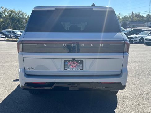 New 2025 Lincoln Navigator Reserve image 6