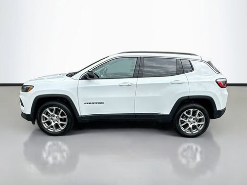 Used 2022 Jeep Compass Latitude AWD/4WD image 9