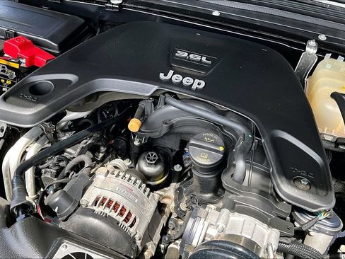 Used 2021 Jeep Gladiator Mojave AWD/4WD image 31