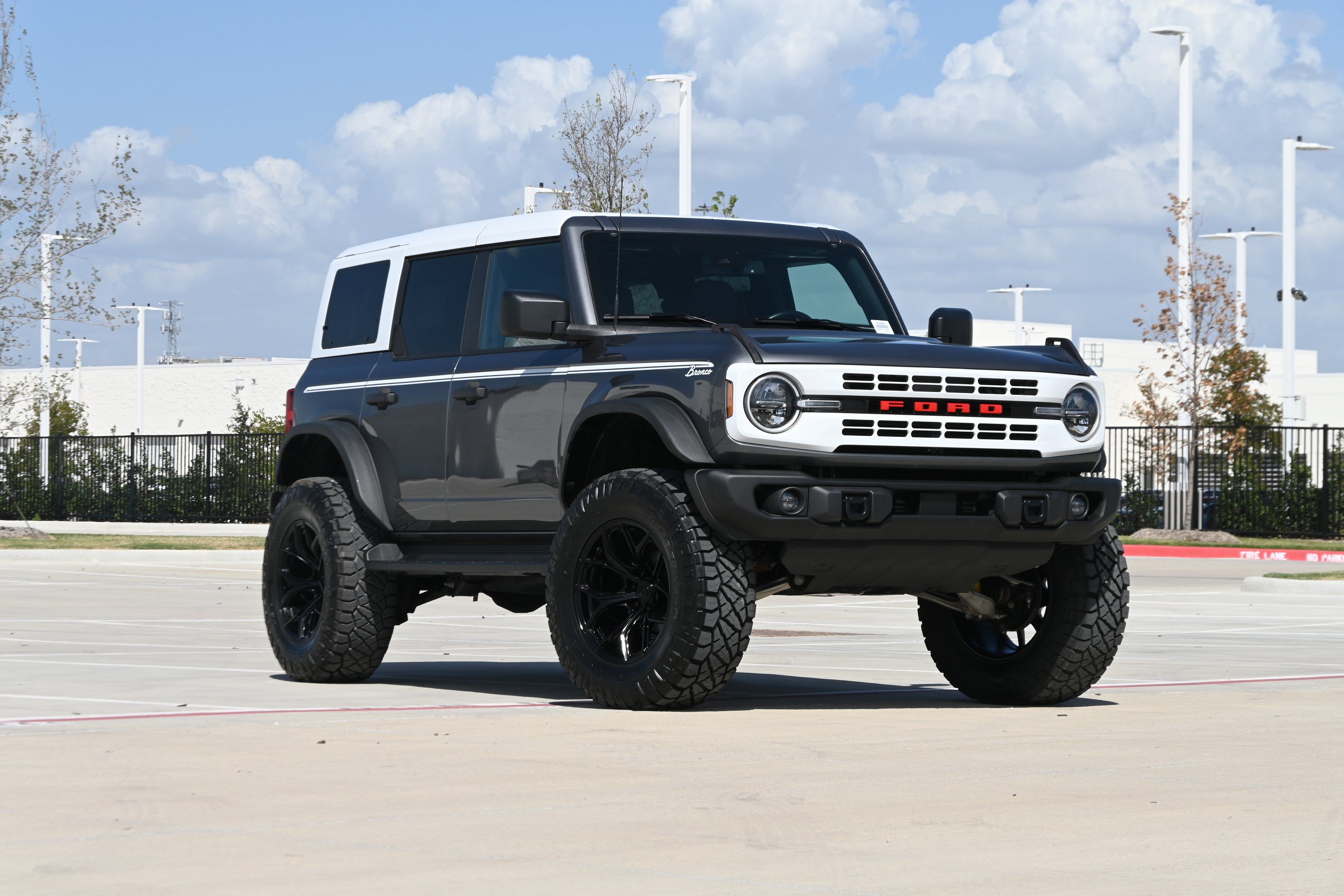 Used 2025 Ford Bronco Heritage Edition AWD/4WD image 2