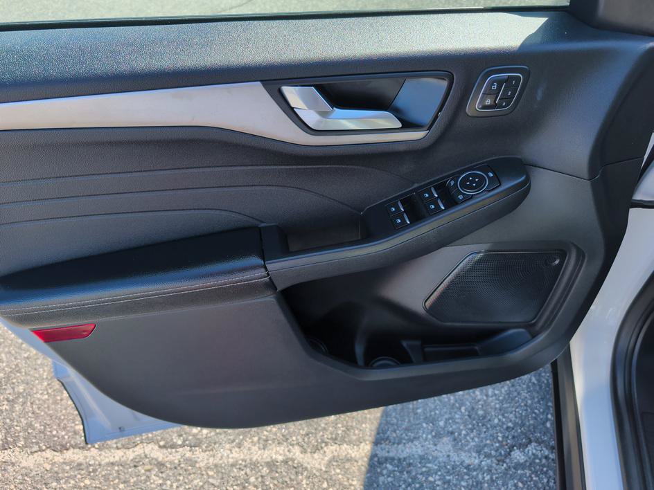 Used 2022 Ford Escape SEL w/ Technology Package FWD image 16