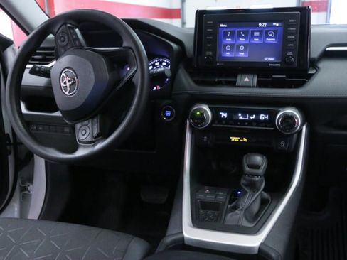 Used 2021 Toyota RAV4 XLE w/ Convenience Package FWD image 11