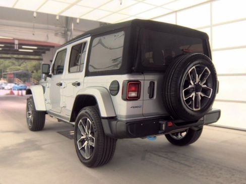 Used 2024 Jeep Wrangler Unlimited w/ Convenience Group AWD/4WD image 4