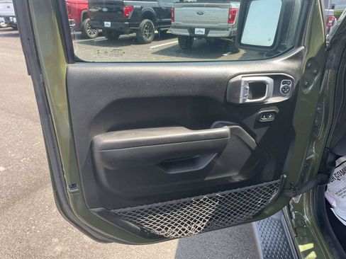 Used 2022 Jeep Wrangler Sport AWD/4WD image 15