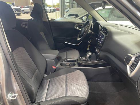 Used 2022 Kia Soul LX FWD image 19