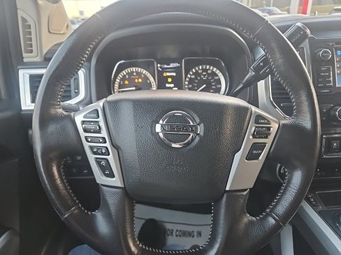 Used 2018 Nissan Titan PRO-4X image 15