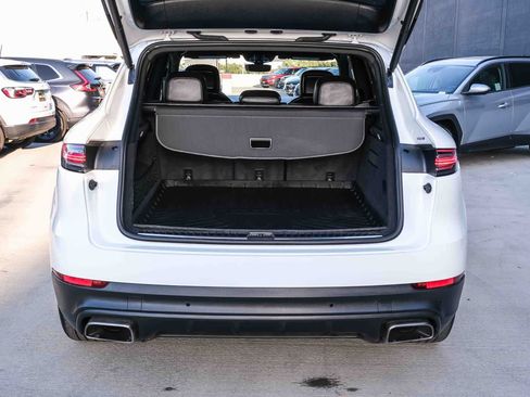 Used 2022 Porsche Cayenne AWD/4WD image 25