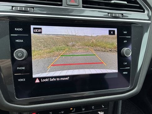 Used 2022 Volkswagen Tiguan SEL R-Line image 31