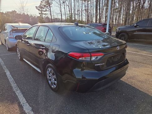 Used 2025 Toyota Corolla LE image 5