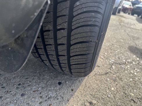 Used 2019 Jeep Cherokee Latitude w/ Cold Weather Group image 16