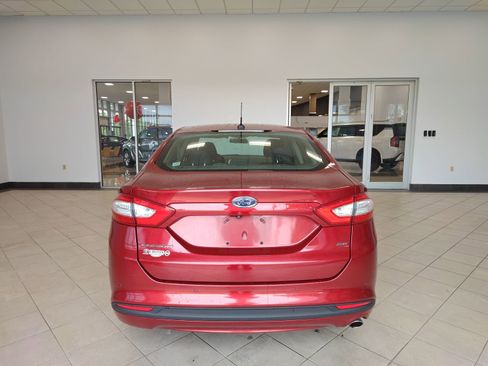Used 2016 Ford Fusion SE FWD image 4