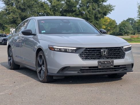 Used 2024 Honda Accord Sport image 3