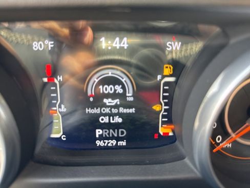 Used 2018 Jeep Wrangler Unlimited Sahara image 50