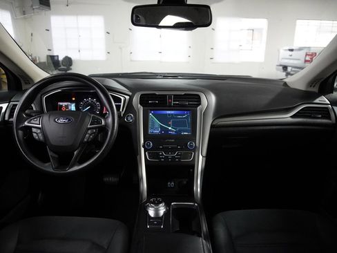 Used 2020 Ford Fusion SE FWD image 10