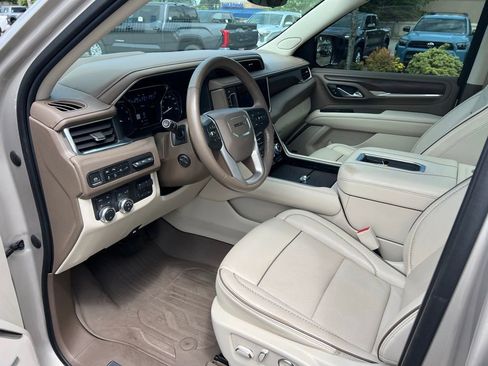 Used 2021 GMC Yukon XL Denali w/ Denali Ultimate Package AWD/4WD image 11