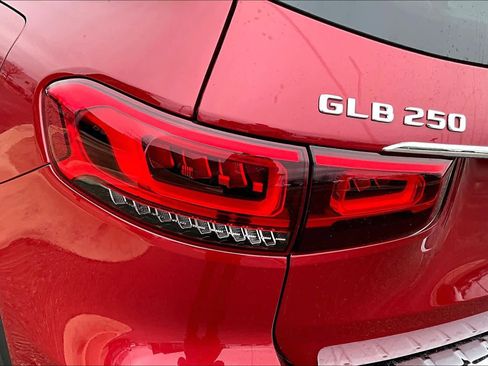 Used 2022 Mercedes-Benz GLB 250 image 30
