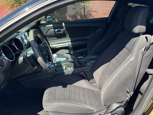 Used 2017 Ford Mustang GT RWD image 8