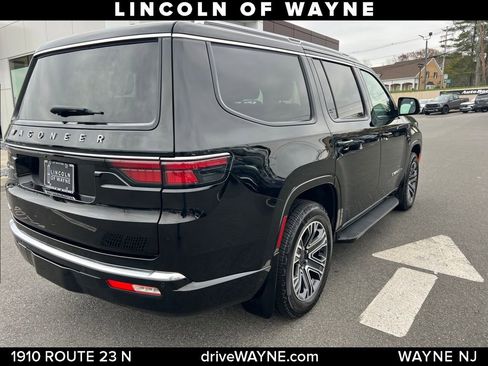 Used 2023 Jeep Wagoneer 4WD w/ Premium Group I image 6