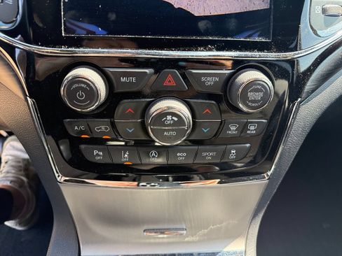 Used 2020 Jeep Grand Cherokee Altitude AWD/4WD image 31