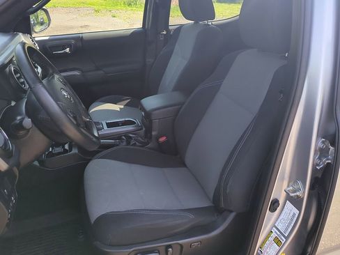 Used 2020 Toyota Tacoma TRD Sport w/ Technology Package AWD/4WD image 10