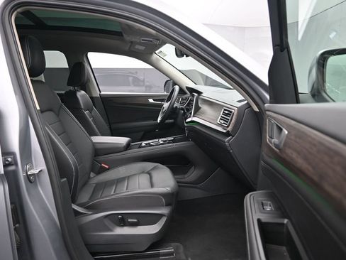Used 2025 Volkswagen Atlas SEL AWD/4WD image 26