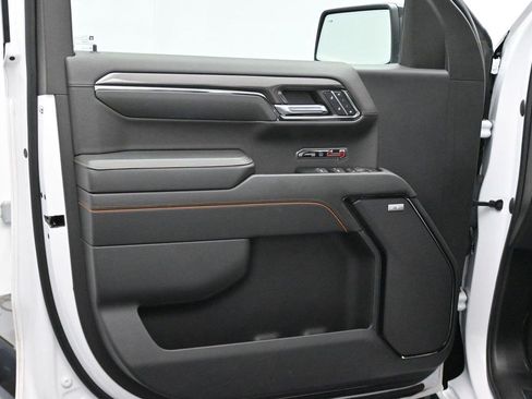 Used 2023 GMC Sierra 1500 AT4 w/ AT4 Premium Package AWD/4WD image 10