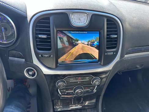 Used 2019 Chrysler 300 Limited image 19