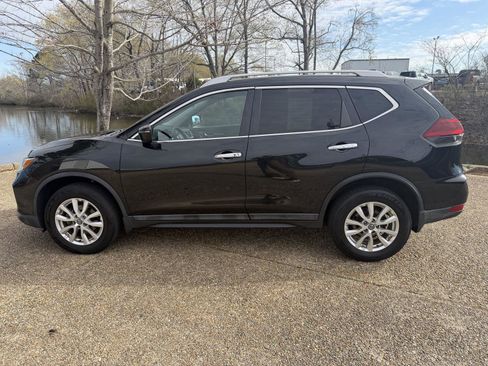 Used 2018 Nissan Rogue SV AWD/4WD image 6