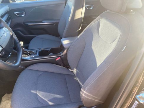 Used 2025 Kia K4 LXS image 28