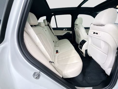 Certified 2022 BMW X5 sDrive40i w/ Premium Package RWD image 21