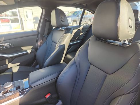 Used 2023 BMW 330i xDrive Sedan w/ Premium Package image 23