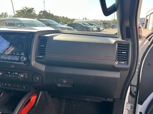 Used 2022 Nissan Frontier Pro-X RWD image 13