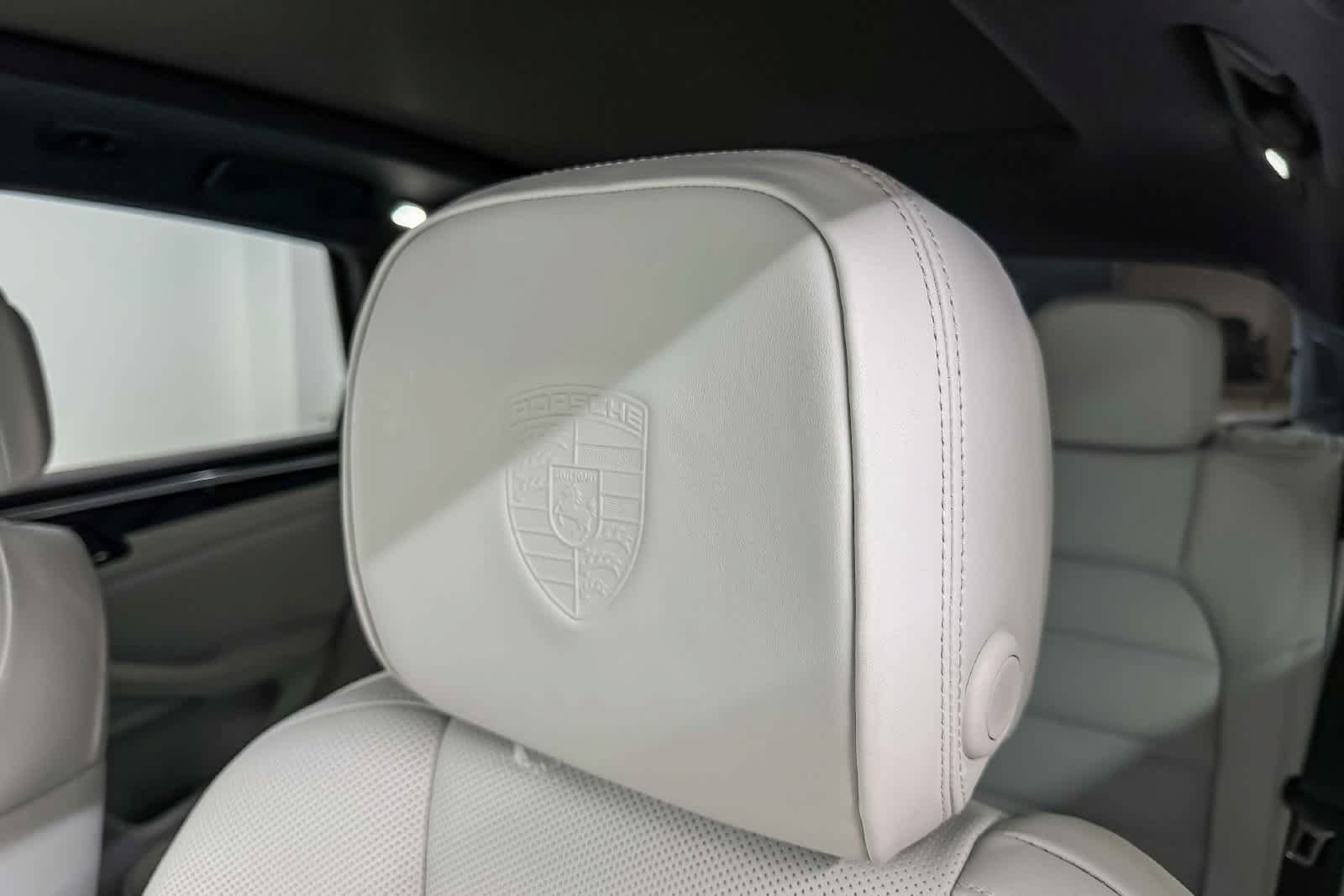 Certified 2026 Porsche Macan AWD/4WD image 30