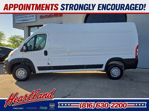 Used 2025 RAM ProMaster 2500 w/ Convenience Group FWD image 6