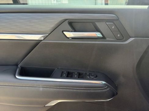 Used 2025 GMC Acadia Elevation w/ Elevation Premium Package FWD image 4