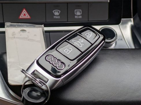 Used 2024 Audi Q8 e-tron Premium image 32