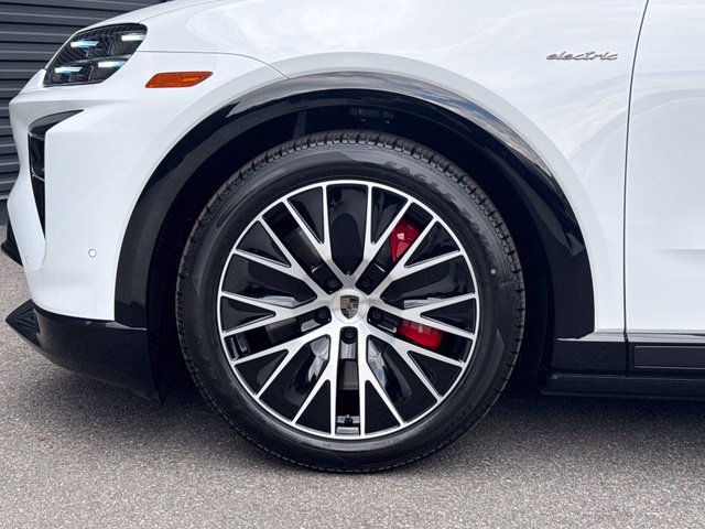 New 2026 Porsche Cayenne Turbo AWD/4WD image 11