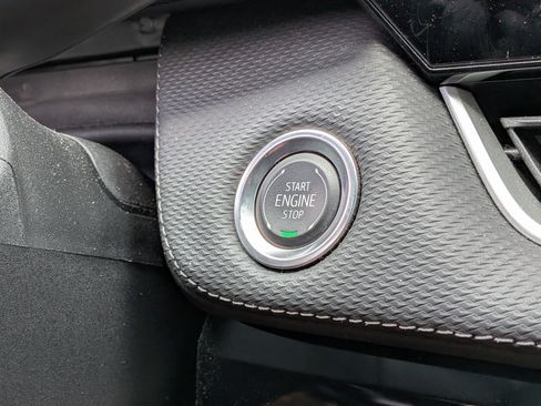 Used 2025 Chevrolet Equinox LT w/ Safety and Technology Package image 28