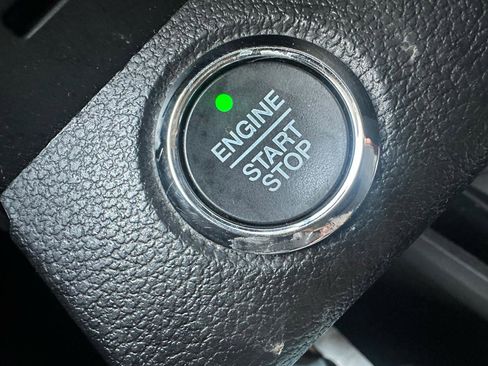 Used 2018 Ford Expedition XLT image 26