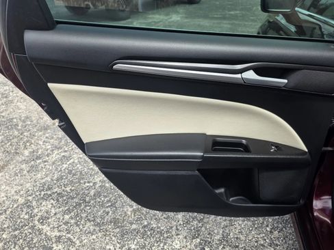 Used 2018 Ford Fusion Titanium image 12