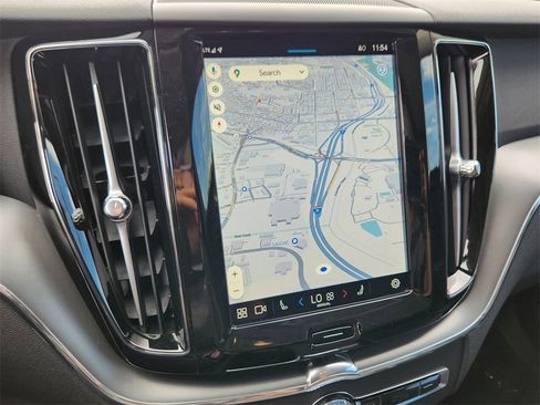 Used 2025 Volvo XC60 B5 Core image 9