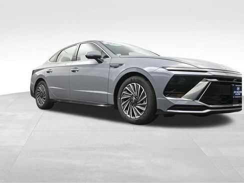 Used 2025 Hyundai Sonata Limited image 32