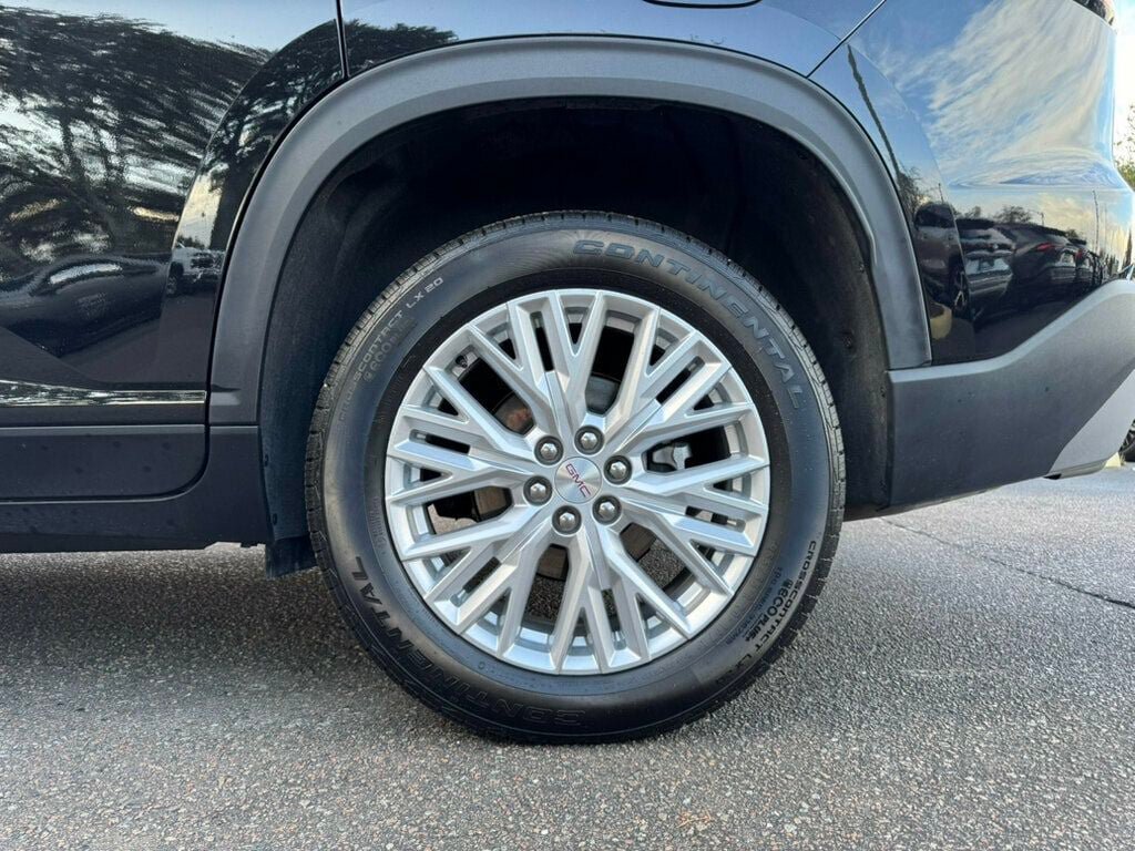 Used 2026 GMC Acadia Elevation w/ Elevation Premium Package FWD image 9