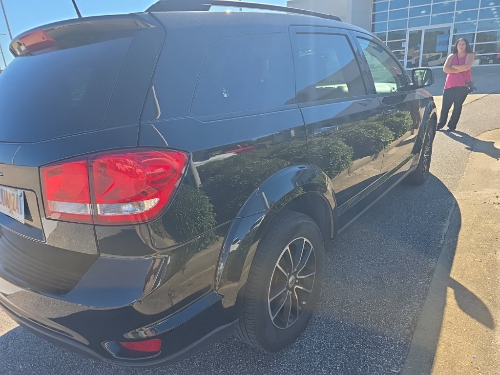 Used 2019 Dodge Journey SE w/ Connectivity Group AWD/4WD image 4