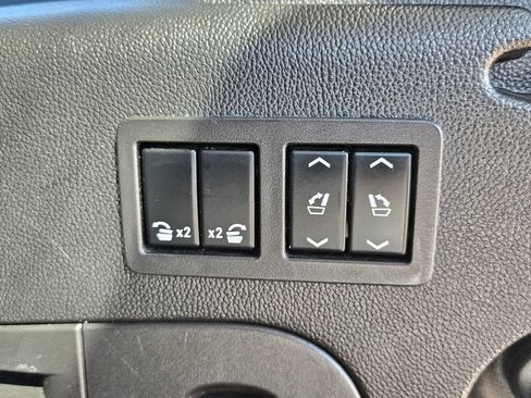 Used 2015 Cadillac Escalade ESV Premium AWD/4WD image 17