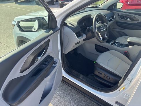 Used 2023 GMC Terrain SLE w/ Driver Convenience Package image 8