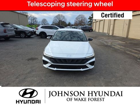 Certified 2025 Hyundai Elantra SEL image 10