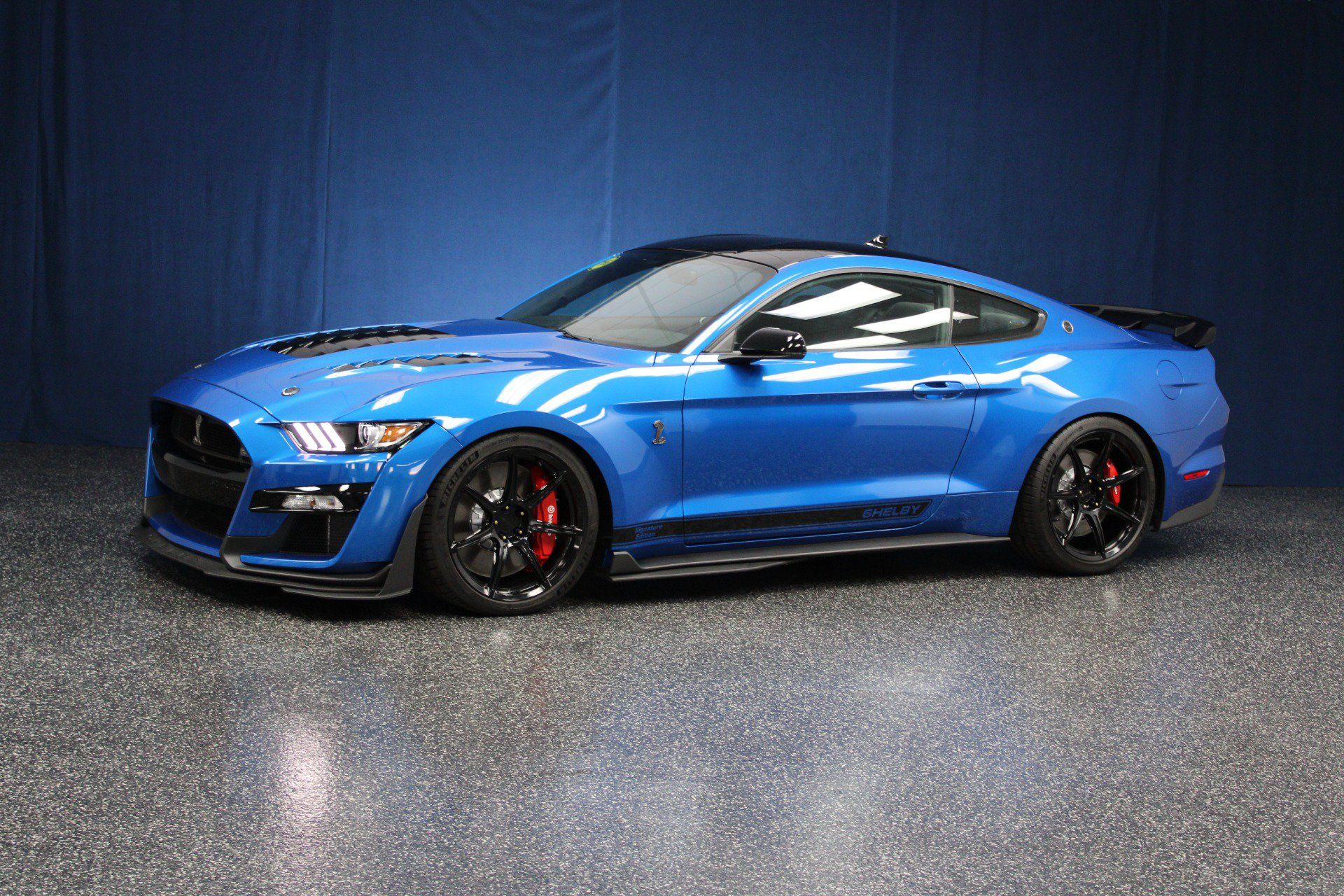 Used 2020 Ford Mustang Shelby GT500 w/ Technology Package RWD image 1