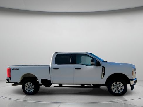 Certified 2024 Ford F250 XLT image 32