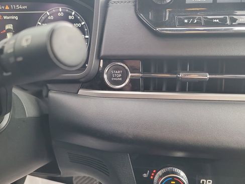 Used 2024 Mitsubishi Outlander AWD image 20